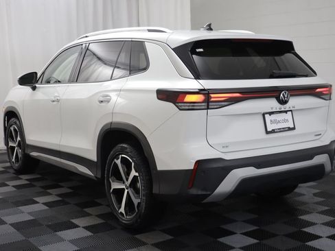 Used 2026 Volkswagen Tiguan SE w/ Panoramic Sunroof Package AWD/4WD image 14