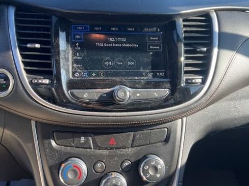 Used 2018 Chevrolet Trax LT w/ LT Convenience Package image 15
