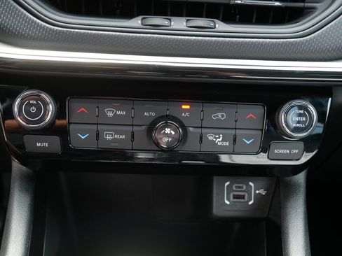 Used 2025 Jeep Compass Trailhawk AWD/4WD image 23