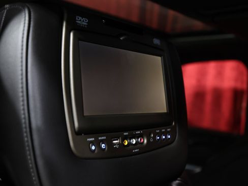 Used 2019 Cadillac Escalade ESV Platinum RWD image 27