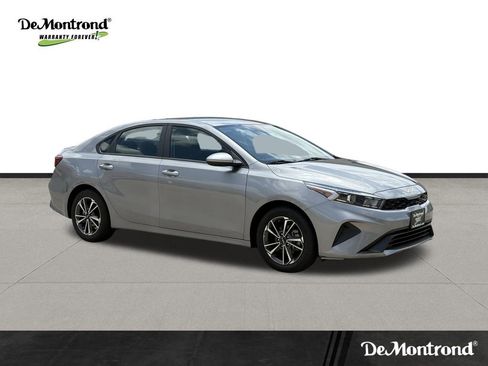 Used 2024 Kia Forte LXS FWD image 3