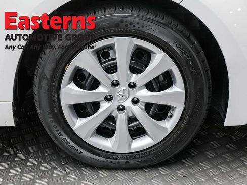 Used 2022 Toyota Corolla LE image 29