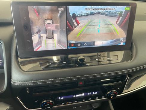 Certified 2025 Nissan Rogue SL AWD/4WD image 8