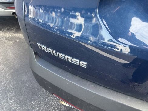 Used 2023 Chevrolet Traverse LT image 9