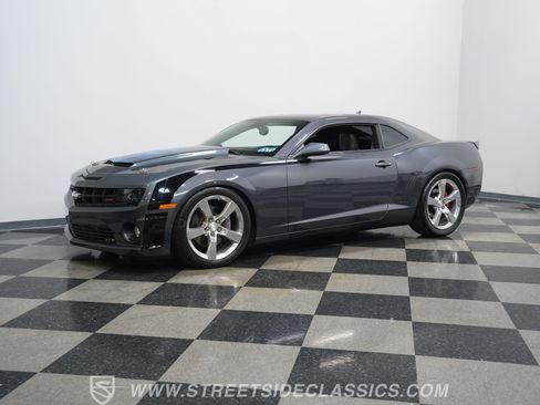 Used 2010 Chevrolet Camaro SS w/ RS Package RWD image 7