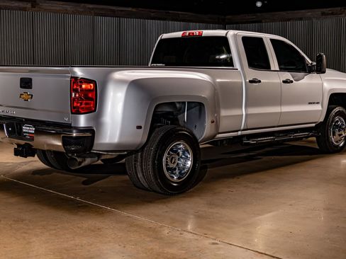 Used 2015 Chevrolet Silverado 3500 LT w/ LT Convenience Package image 9