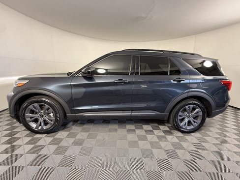Certified 2023 Ford Explorer XLT w/ Equipment Group 202A RWD image 5