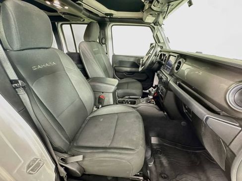 Used 2019 Jeep Wrangler Unlimited Sahara AWD/4WD image 33
