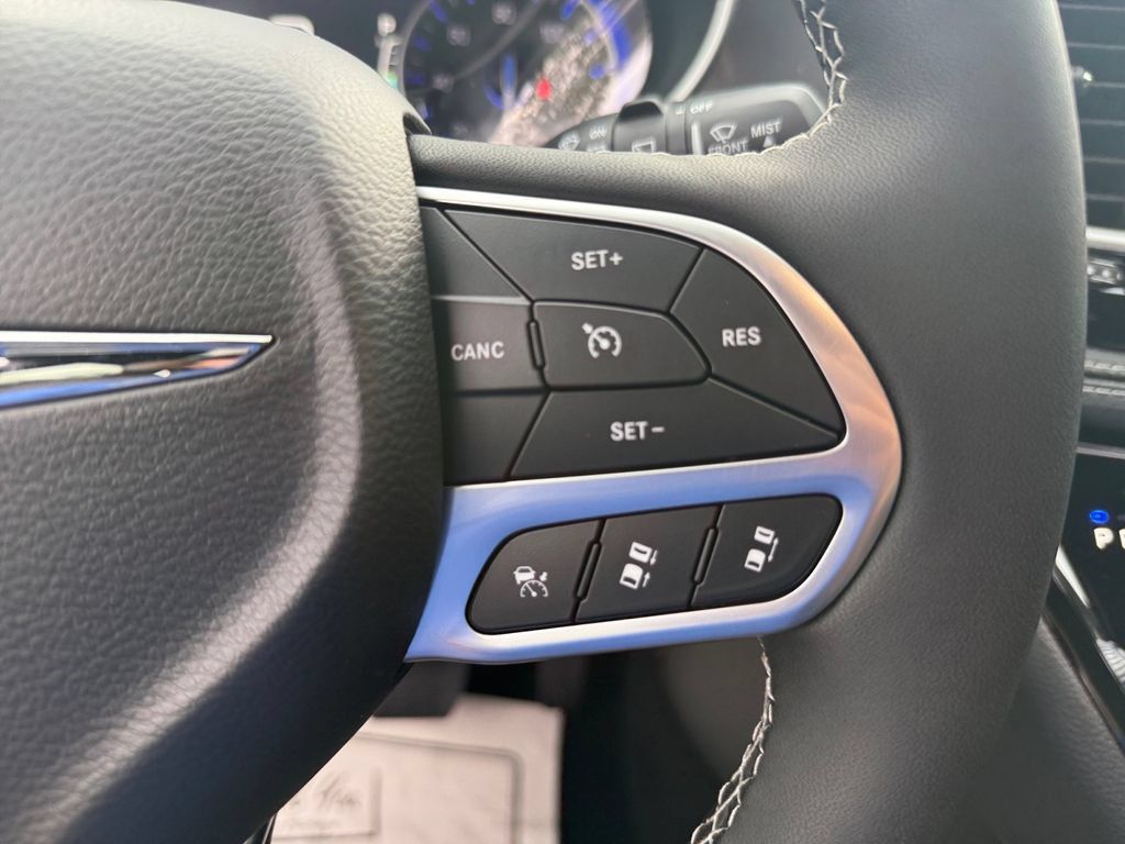 New 2026 Chrysler Pacifica Select FWD image 22