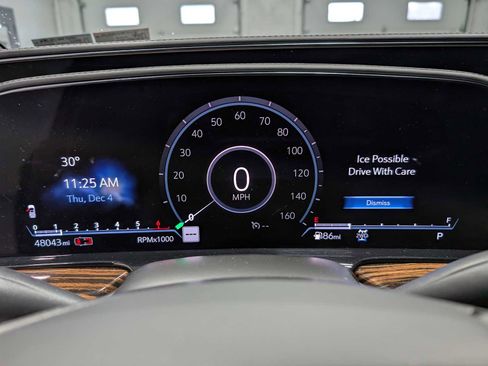 Certified 2021 Cadillac Escalade Premium Luxury image 25