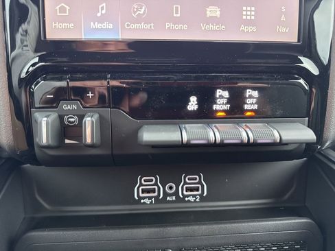 New 2026 RAM 1500 Laramie w/ Night Edition AWD/4WD image 9