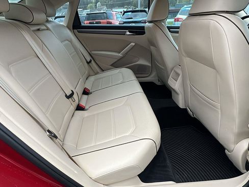 Used 2017 Volkswagen Passat 1.8T R-Line w/ R-Line Lighting Package image 15