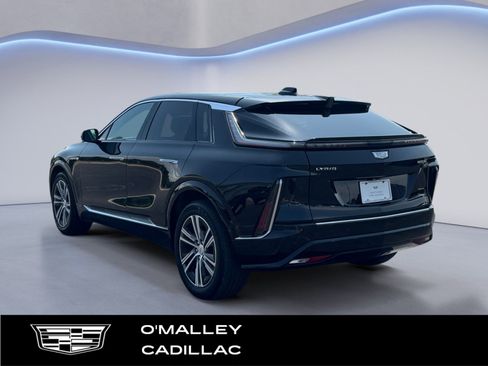 Used 2024 Cadillac Lyriq Luxury w/ LPO, Floor Liner Package AWD/4WD image 3