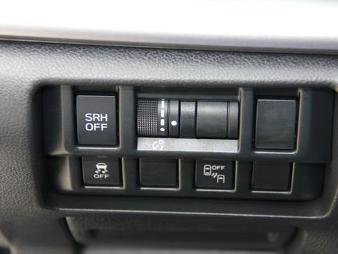 Used 2019 Subaru Crosstrek 2.0i Limited w/ Moonroof Package w/Navigation AWD/4WD image 32