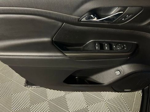 Used 2023 GMC Acadia SLT image 39