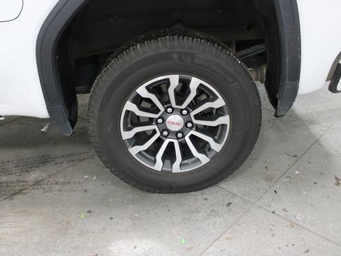 Used 2022 GMC Sierra 1500 AT4 w/ AT4 Premium Package image 39
