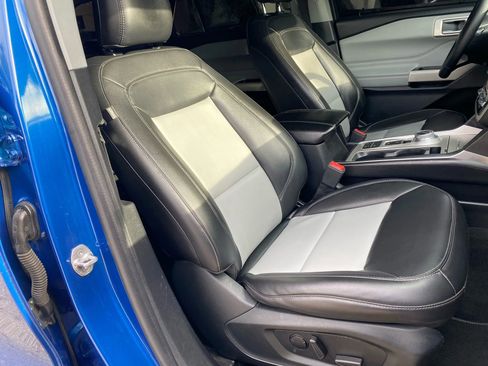 Used 2022 Ford Explorer XLT w/ Equipment Group 202A image 33