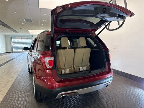 Used 2017 Ford Explorer XLT w/ Equipment Group 202A image 24