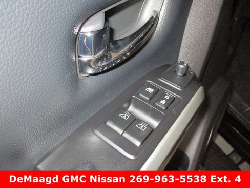 Used 2017 Nissan Titan SV image 14