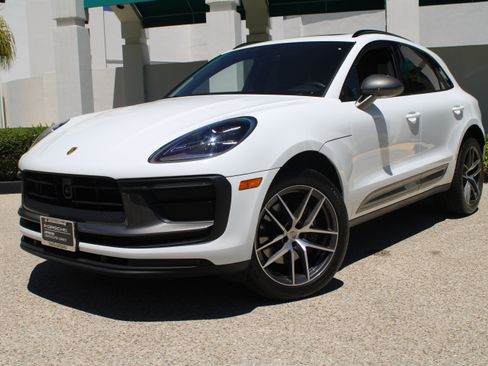 Certified 2026 Porsche Macan Turbo AWD/4WD image 1