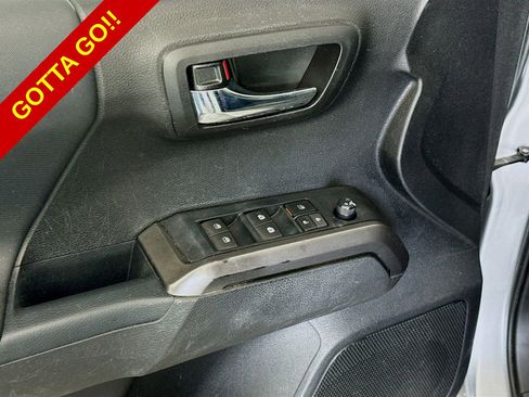 Used 2021 Toyota Tacoma TRD Sport AWD/4WD image 18