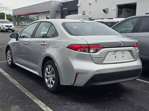Used 2024 Toyota Corolla LE FWD image 5
