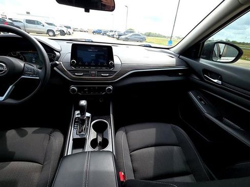 Used 2024 Nissan Altima 2.5 SV image 12