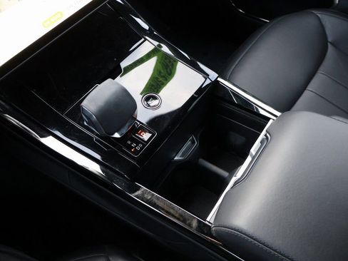 Used 2024 Land Rover Range Rover Sport Dynamic SE image 25