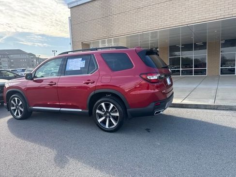 Certified 2025 Honda Pilot Touring image 2