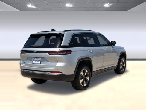 Used 2023 Jeep Grand Cherokee 4WD 4xe image 9