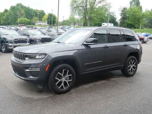 Used 2023 Jeep Grand Cherokee Limited AWD/4WD image 8