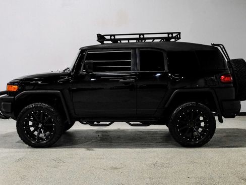Used 2013 Toyota FJ Cruiser 4WD w/ Convenience Pkg image 9