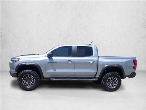 Used 2024 Chevrolet Colorado ZR2 w/ Technology Package AWD/4WD image 2