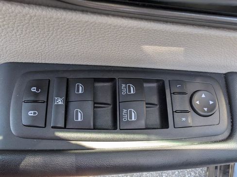 Certified 2023 Chrysler Pacifica Touring-L image 2