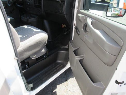 Used 2014 Chevrolet Express 3500 Extended image 16