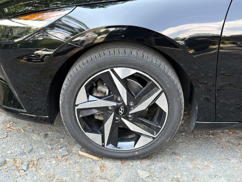 Certified 2023 Hyundai Elantra SEL w/ Convenience Package FWD image 5