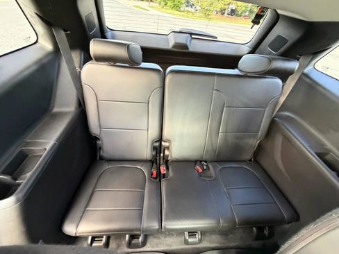 Used 2019 Chevrolet Traverse LT w/ LT Premium Package AWD/4WD image 14