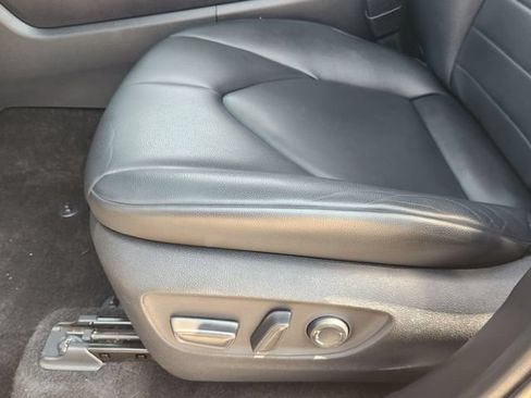 Used 2023 Toyota Highlander XLE FWD image 17