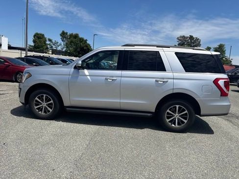 Used 2019 Ford Expedition XLT w/ Equipment Group 201A AWD/4WD image 1