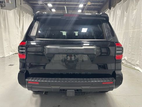 Used 2025 Toyota 4Runner TRD Off-Road Premium AWD/4WD image 6