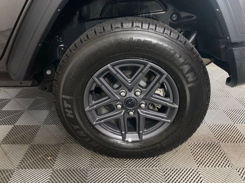 Used 2025 Jeep Wrangler Sport S image 23
