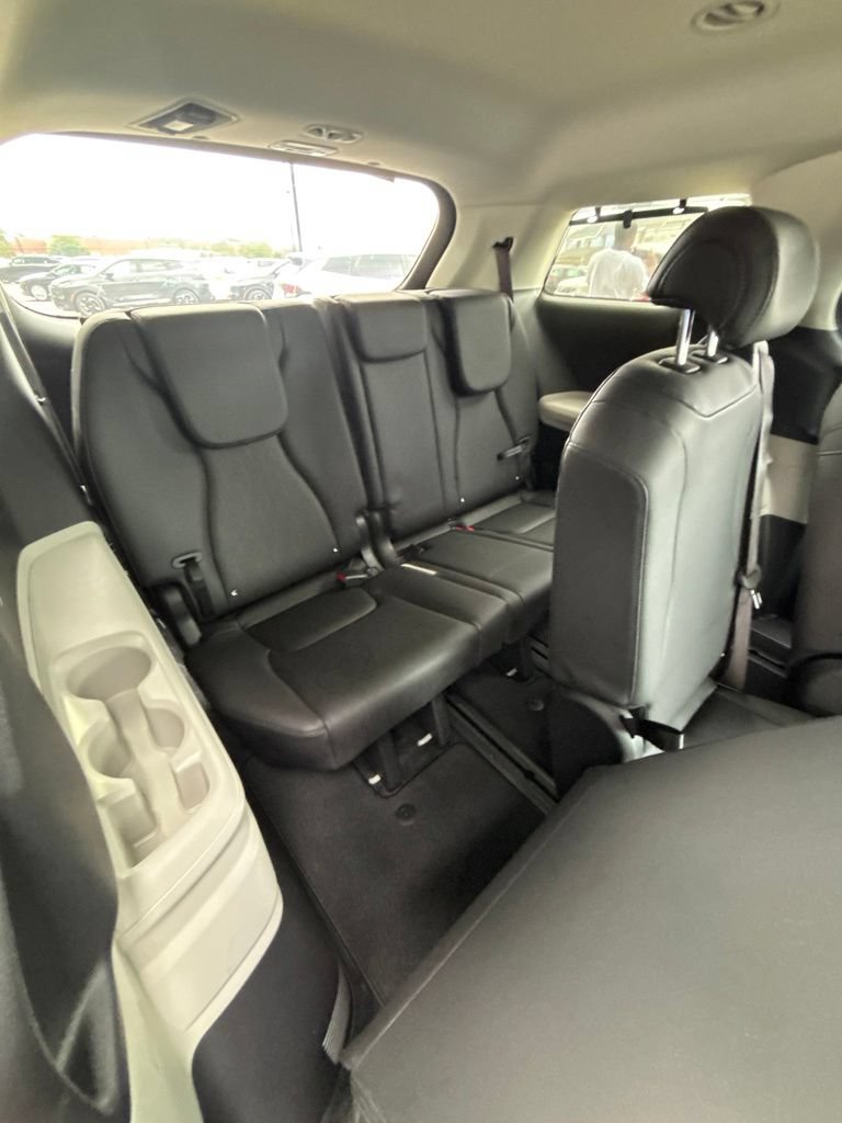 Used 2024 Kia Carnival EX FWD image 22