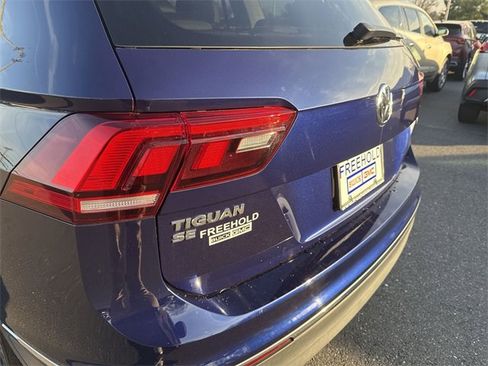 Used 2021 Volkswagen Tiguan SE w/ Panoramic Sunroof Package image 32
