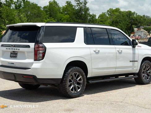 Used 2023 Chevrolet Suburban Z71 w/ Luxury Package AWD/4WD image 6