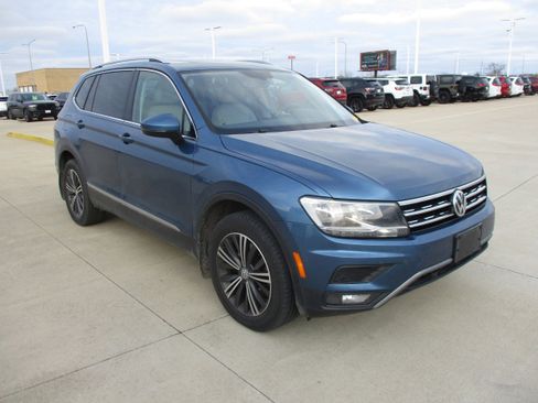 Used 2019 Volkswagen Tiguan SEL w/ 3rd Row Seat Package image 6