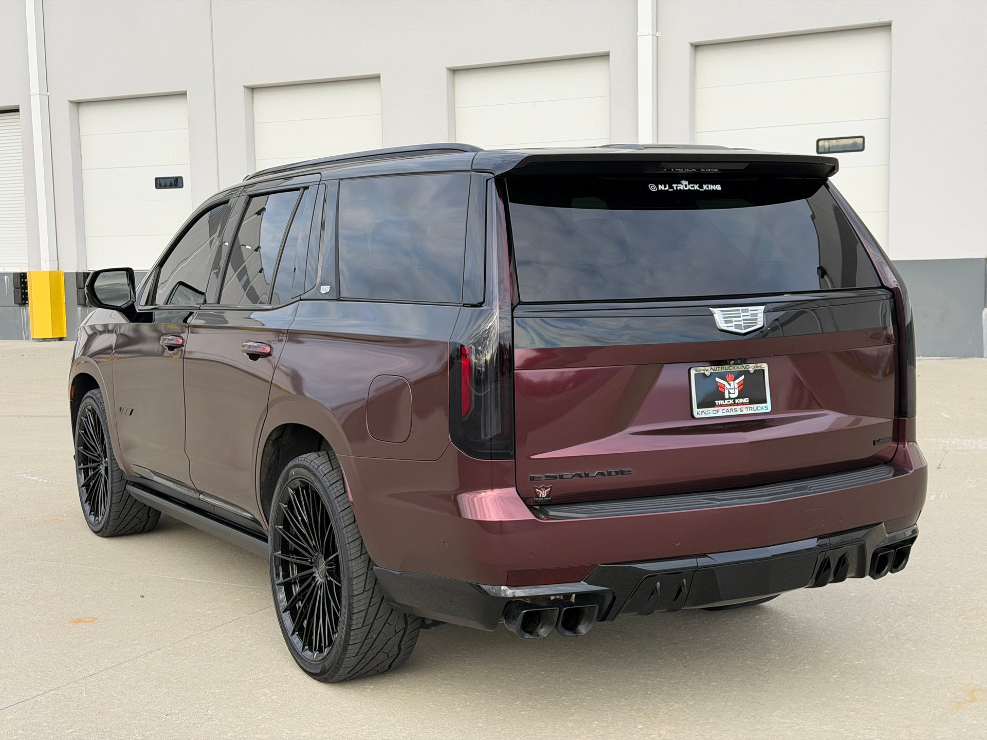 Used 2023 Cadillac Escalade V w/ LPO, ONYX Package AWD/4WD image 26