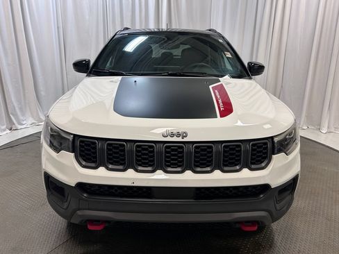 Used 2025 Jeep Compass Trailhawk w/ Trailhawk Elite Group AWD/4WD image 25