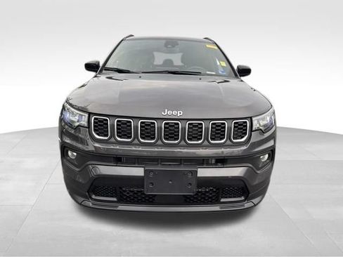 Used 2024 Jeep Compass Latitude AWD/4WD image 11