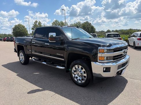 Used 2018 Chevrolet Silverado 2500 LTZ w/ Vortec Plus Package AWD/4WD image 7