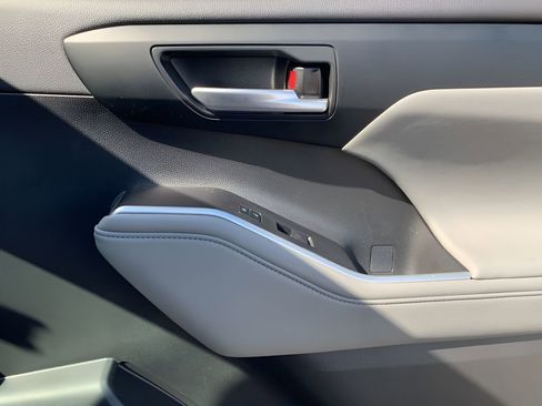 Used 2023 Toyota Highlander XLE image 19